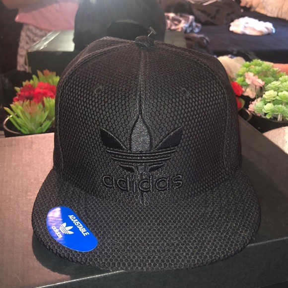 Black Adidas SnapBack - Picture 1 of 1